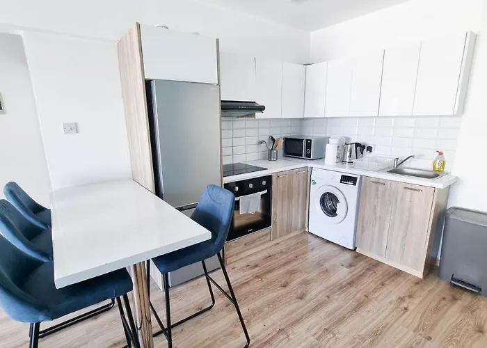 Modern Retreat: 2Br Stylish Apt With Comfy Rooms! Smart Tv With 200Mbps Internet